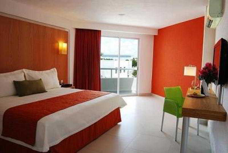 Adhara Express Hotel Cancun Room photo